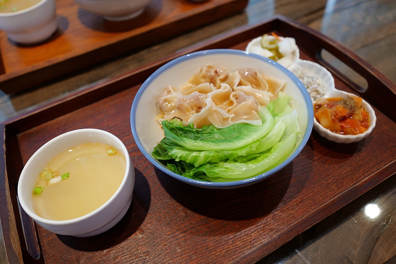 羅東美食【行運茶餐】躲在巷子內的宜蘭寵物友善港式餐廳，必點蜜汁叉燒撈麵、花生西多士（附菜單） @捲捲頭 ♡ 品味生活