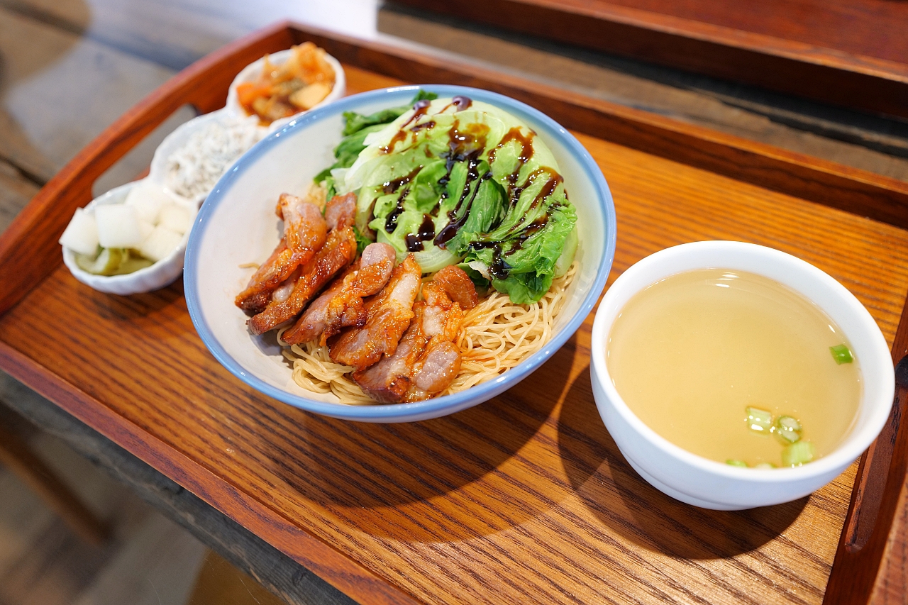 羅東美食【行運茶餐】躲在巷子內的宜蘭寵物友善港式餐廳，必點蜜汁叉燒撈麵、花生西多士（附菜單） @捲捲頭 ♡ 品味生活