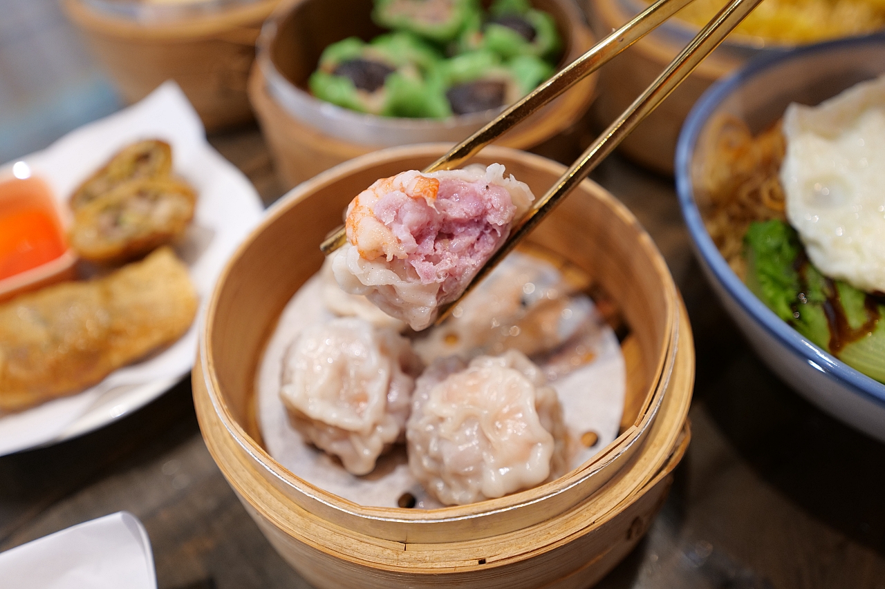 羅東美食【行運茶餐】躲在巷子內的宜蘭寵物友善港式餐廳，必點蜜汁叉燒撈麵、花生西多士（附菜單） @捲捲頭 ♡ 品味生活