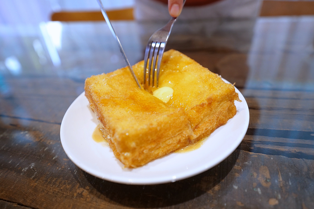 羅東美食【行運茶餐】躲在巷子內的宜蘭寵物友善港式餐廳，必點蜜汁叉燒撈麵、花生西多士（附菜單） @捲捲頭 ♡ 品味生活