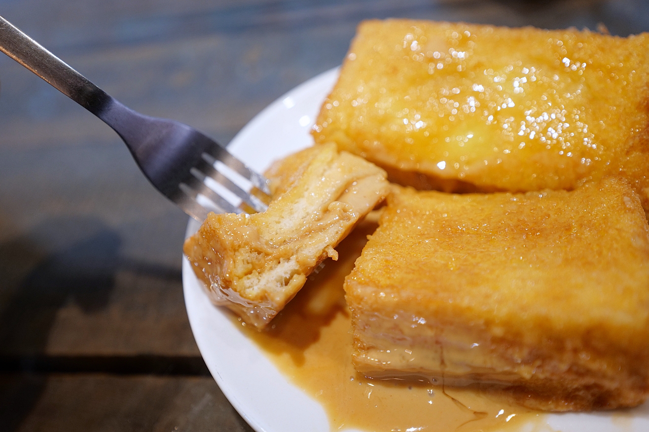 羅東美食【行運茶餐】躲在巷子內的宜蘭寵物友善港式餐廳，必點蜜汁叉燒撈麵、花生西多士（附菜單） @捲捲頭 ♡ 品味生活