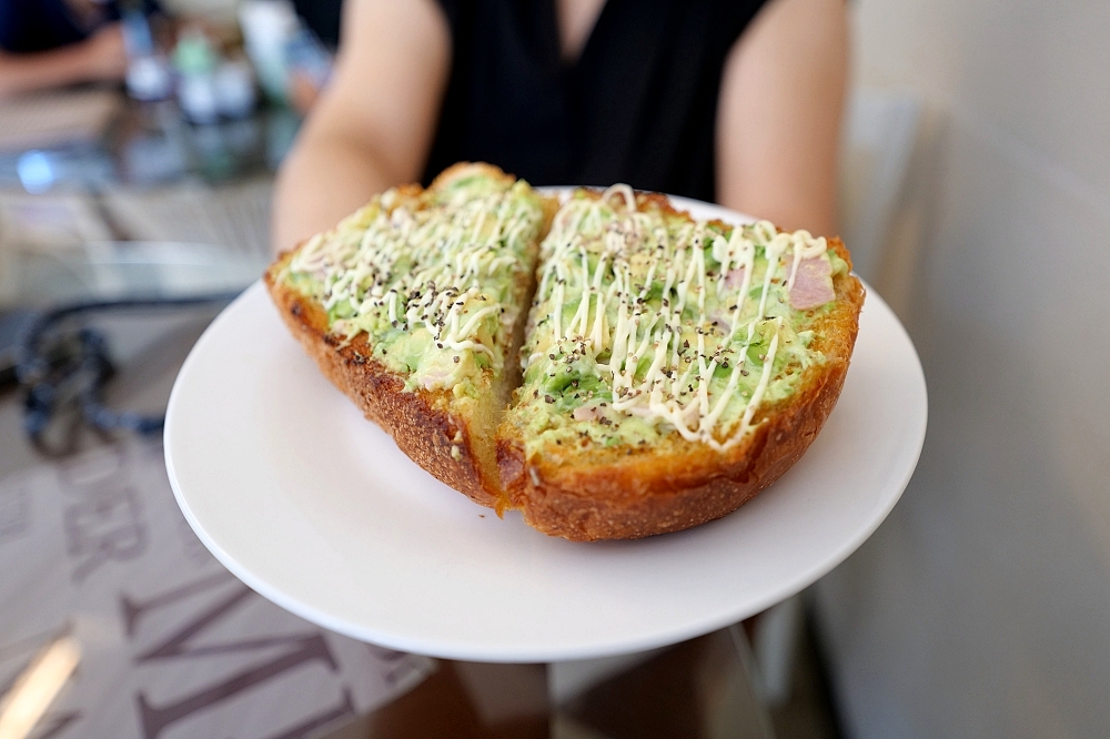 大阪美食【Karahori toast cafe Fine】30多種現烤土司可選擇，吐司控必收（附中文菜單） @捲捲頭 ♡ 品味生活