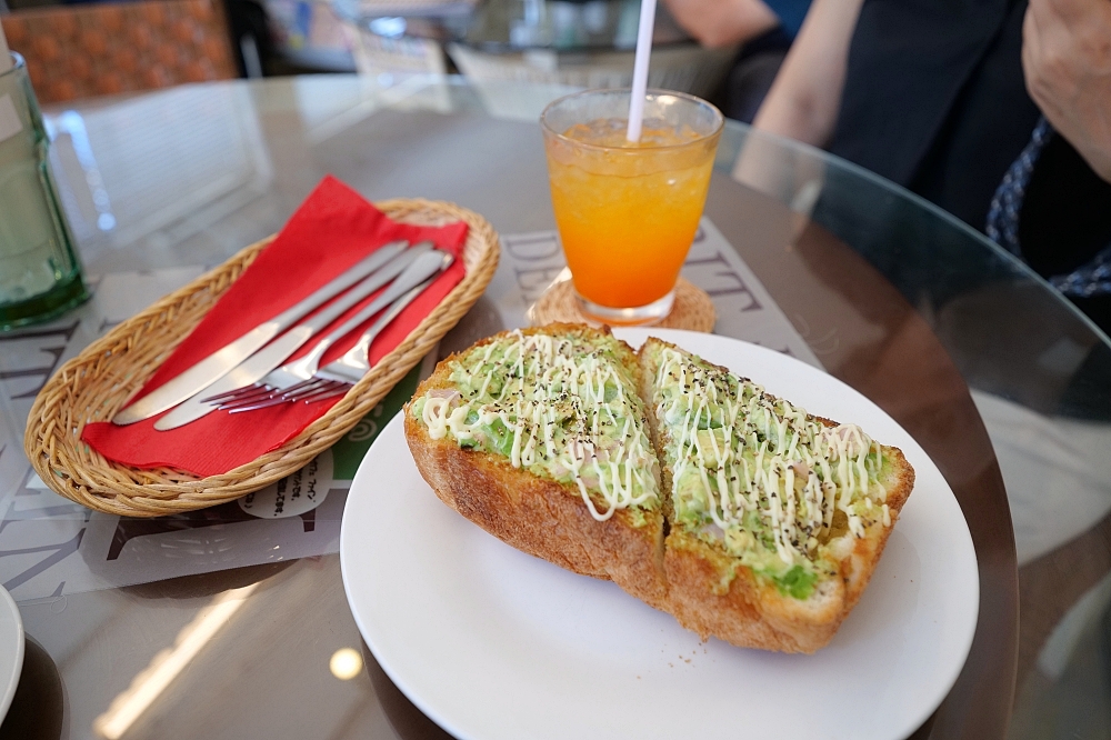 大阪美食【Karahori toast cafe Fine】30多種現烤土司可選擇，吐司控必收（附中文菜單） @捲捲頭 ♡ 品味生活