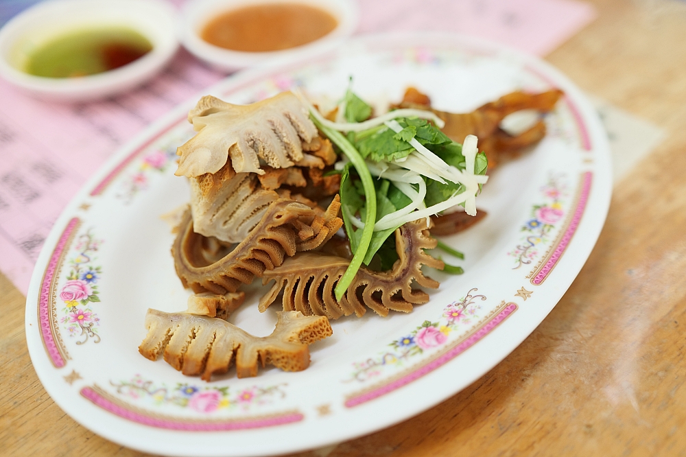 蘇澳【阿英魚雜】隨便點都滿滿一桌的海產小吃，蘇澳火車站美食 @捲捲頭 ♡ 品味生活