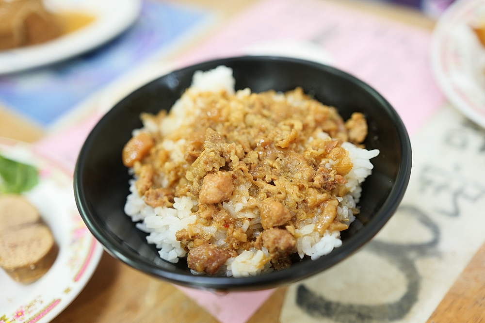 蘇澳【阿英魚雜】隨便點都滿滿一桌的海產小吃，蘇澳火車站美食 @捲捲頭 ♡ 品味生活