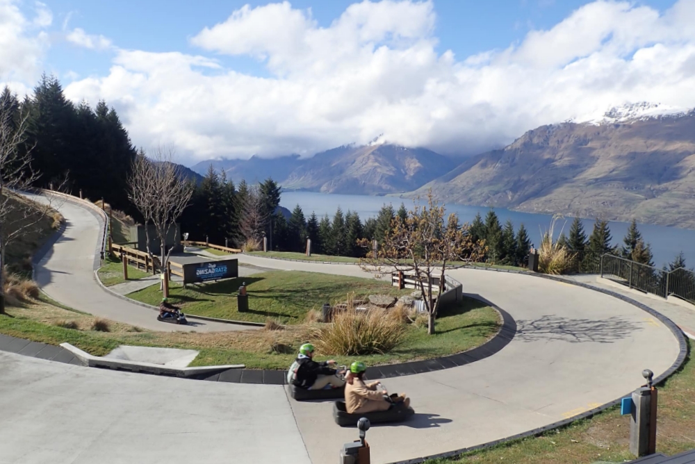 【Skyline Luge】皇后鎮必玩斜坡滑車，門票優惠、交通、空中纜車體驗全攻略 @捲捲頭 ♡ 品味生活