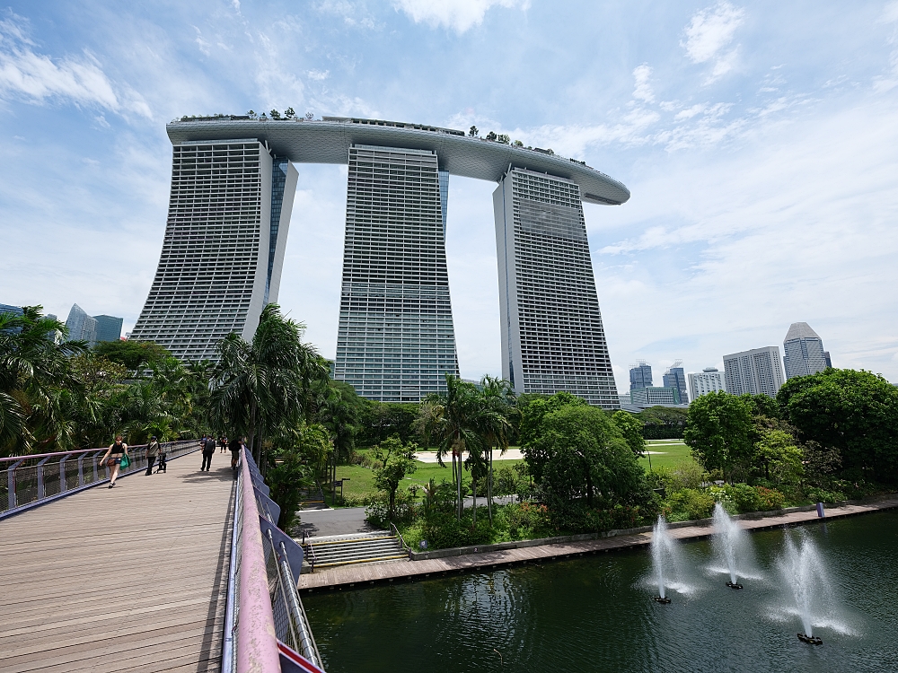 【濱海灣金沙空中花園觀景台】360°俯瞰獅城夜景！這視角太震撼了 @捲捲頭 ♡ 品味生活