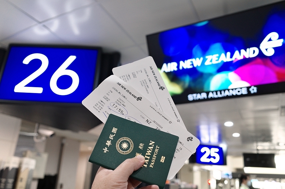 【紐西蘭航空直飛】經濟艙也能躺著飛，開箱紐西蘭航空 空中沙發、豪華經濟艙，還有機上免費Wifi不斷網、紅白酒,零食無限量供應！ @捲捲頭 ♡ 品味生活