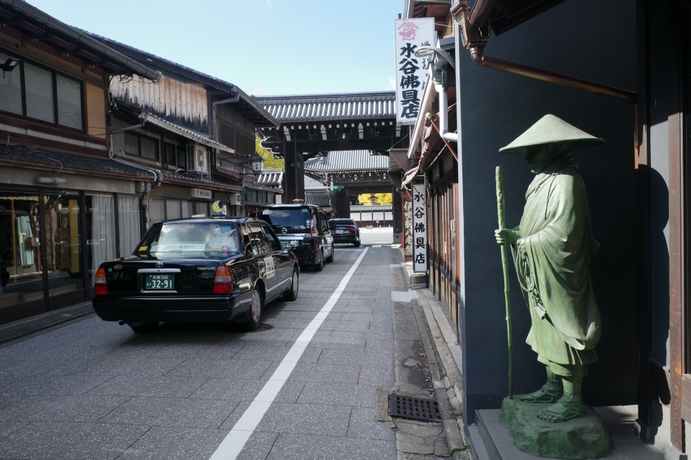 【西本願寺】京都銀杏名所，朝天生長的四百年大銀杏 @捲捲頭 ♡ 品味生活