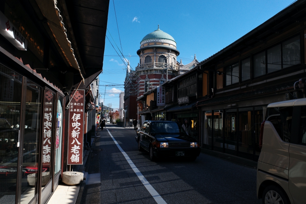 【西本願寺】京都銀杏名所，朝天生長的四百年大銀杏 @捲捲頭 ♡ 品味生活