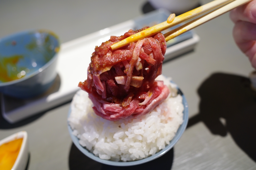 【京都燒肉enen 先斗町本店】午餐限定菜單，生和牛牛舌蓋飯比一比 @捲捲頭 ♡ 品味生活