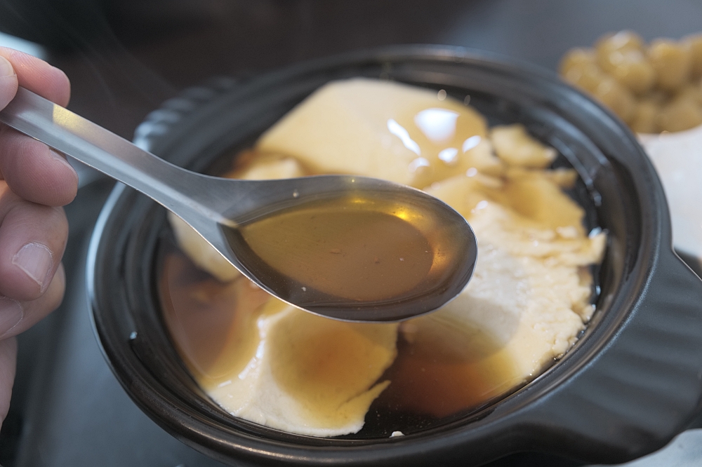 宜蘭美食推薦|原來豆花:超狂陶鍋熱豆花,配料分裝儀式感滿分! @捲捲頭 ♡ 品味生活 宜蘭美食推薦|原來豆花:超狂陶鍋熱豆花,配料分裝儀式感滿分! @捲捲頭 ♡ 品味生活