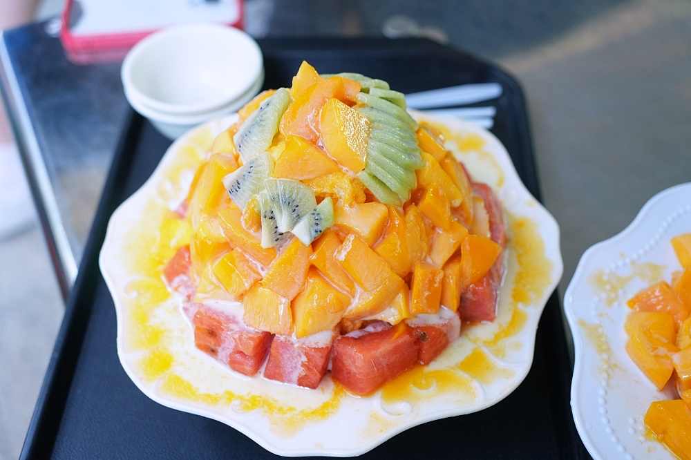 【祥賀芒果牛奶冰】夏天大排長龍的巨無霸水果冰!澎湃用料兩人吃一碗剛剛好 @捲捲頭 ♡ 品味生活 【祥賀芒果牛奶冰】夏天大排長龍的巨無霸水果冰!澎湃用料兩人吃一碗剛剛好 @捲捲頭 ♡ 品味生活