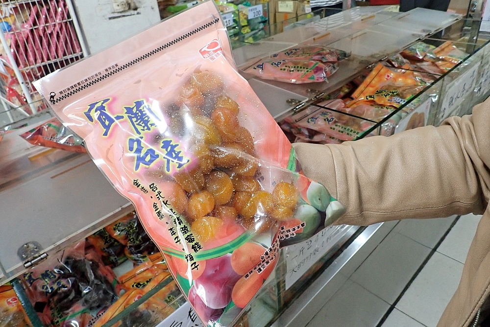 【大進村休閒農業區】料多味美一串心，隱藏版花生香腸捲，新鮮水果蜜餞種類多還有現做手工麻糬通通來一份！ @捲捲頭 ♡ 品味生活