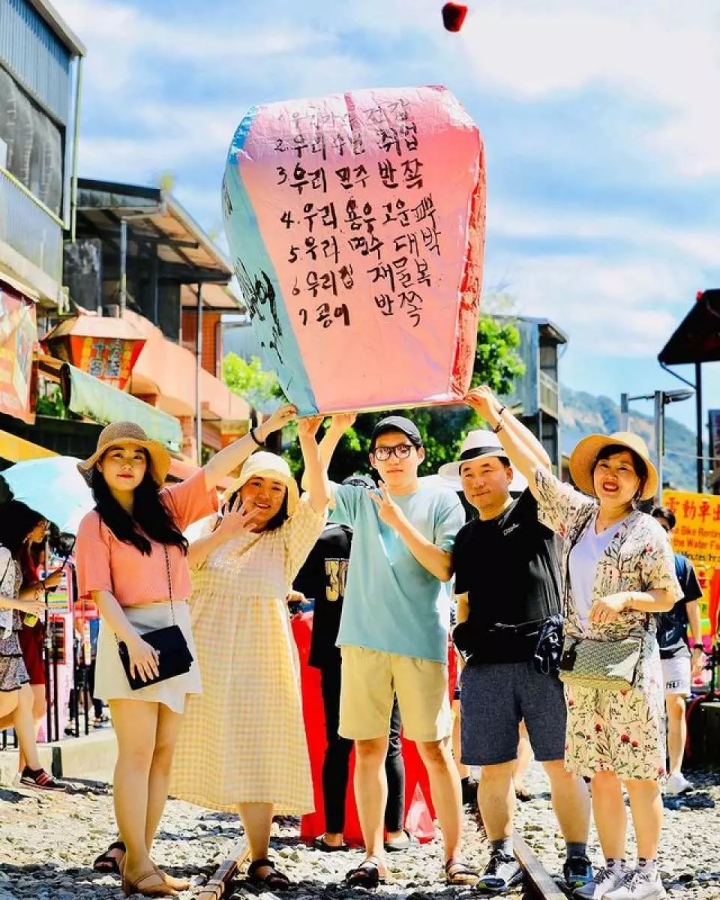 【平溪一日遊】看鐵道，逗貓趣，放天燈，走森林瀑布，從早玩到晚！ @捲捲頭 ♡ 品味生活