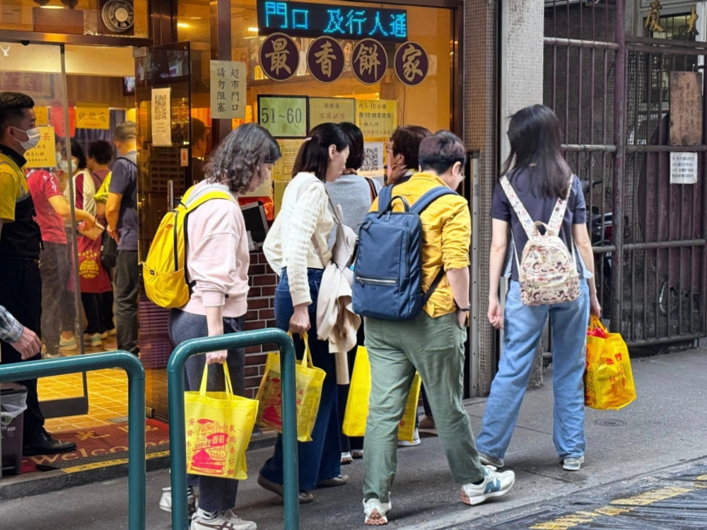 【澳門最香餅家】手信推薦，排隊也要買的炭燒杏仁餅！只有老饕才知道的傳奇小店 @捲捲頭 ♡ 品味生活