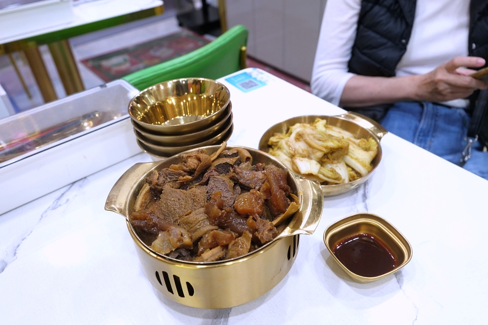 【澳門美食推薦】明記牛雜升級新店！在地人激推必吃牛什、蘿蔔、咖哩汁配料自己搭｜澳門自由行2025最新版 @捲捲頭 ♡ 品味生活