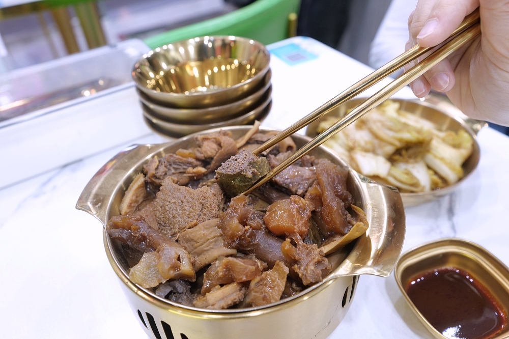 【澳門美食推薦】明記牛雜升級新店！在地人激推必吃牛什、蘿蔔、咖哩汁配料自己搭｜澳門自由行2025最新版 @捲捲頭 ♡ 品味生活
