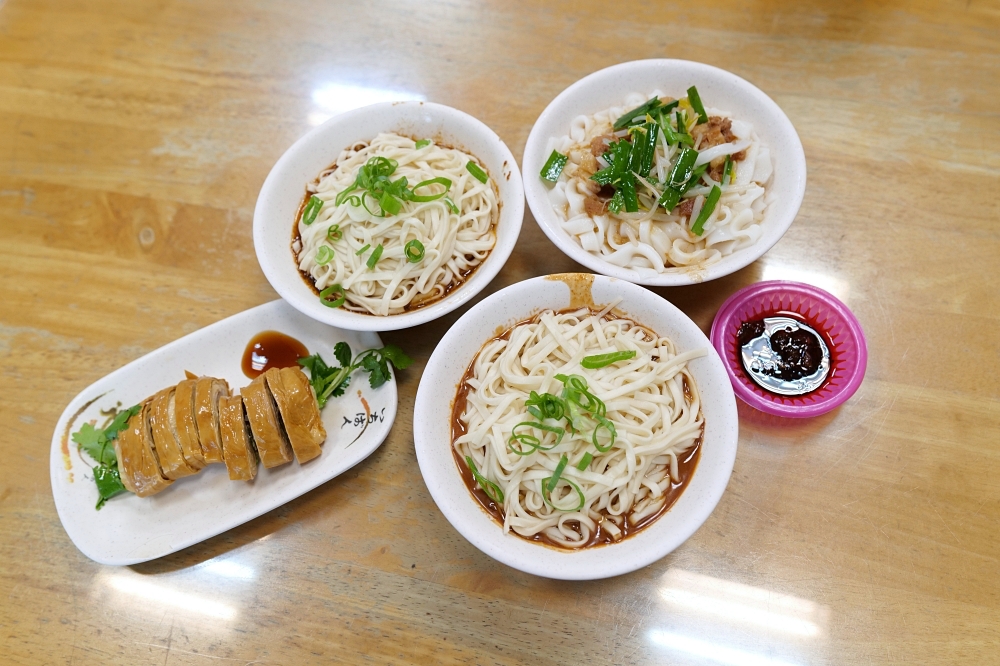 【宜蘭美食推薦】頭城麻醬麵蛤蠣湯宜蘭分店，麻醬控天堂，隱藏版沙茶麵也太猛！ @捲捲頭 ♡ 品味生活