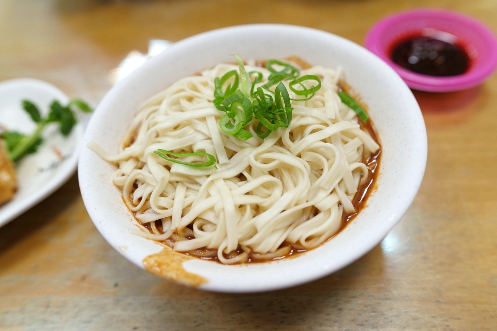 【宜蘭美食推薦】頭城麻醬麵蛤蠣湯宜蘭分店，麻醬控天堂，隱藏版沙茶麵也太猛！ @捲捲頭 ♡ 品味生活