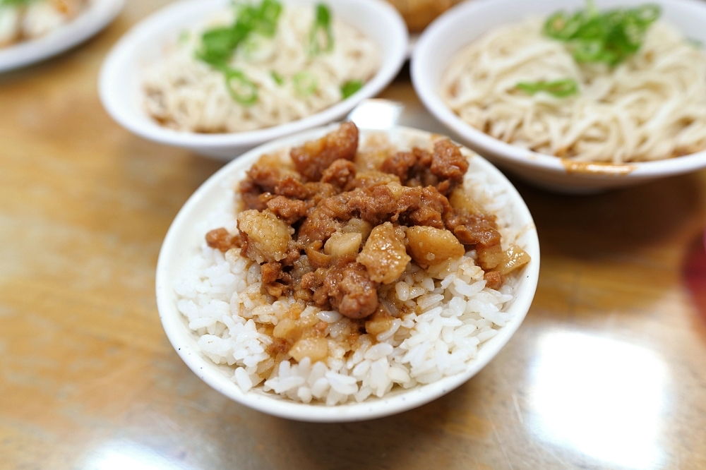 【宜蘭美食推薦】頭城麻醬麵蛤蠣湯宜蘭分店，麻醬控天堂，隱藏版沙茶麵也太猛！ @捲捲頭 ♡ 品味生活
