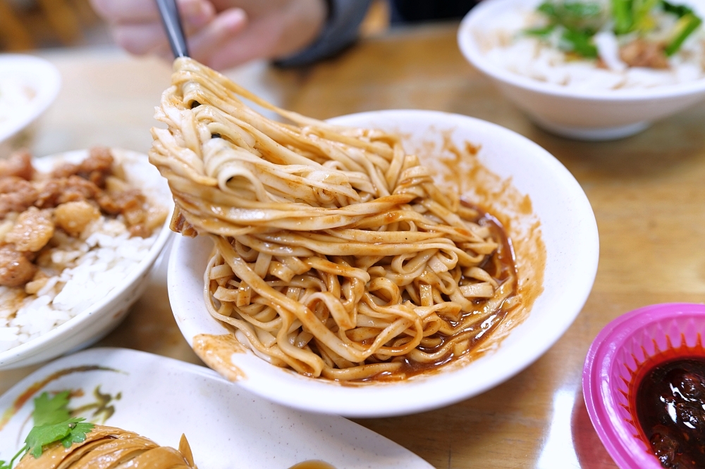【宜蘭美食推薦】頭城麻醬麵蛤蠣湯宜蘭分店，麻醬控天堂，隱藏版沙茶麵也太猛！ @捲捲頭 ♡ 品味生活