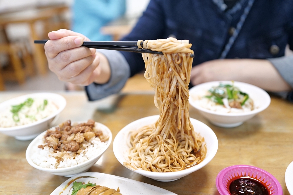 【宜蘭美食推薦】頭城麻醬麵蛤蠣湯宜蘭分店，麻醬控天堂，隱藏版沙茶麵也太猛！ @捲捲頭 ♡ 品味生活