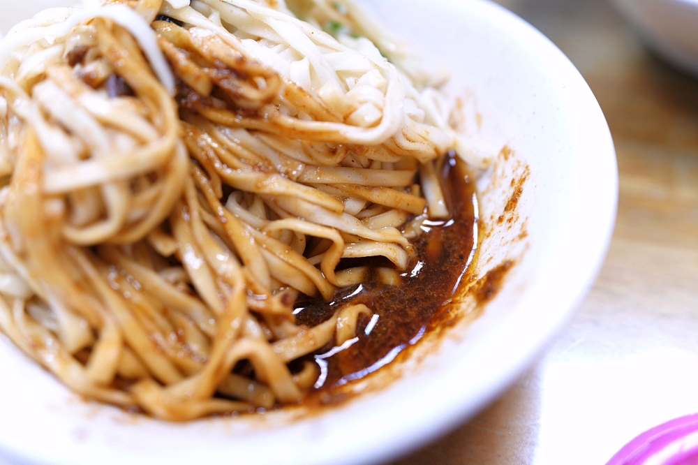 【宜蘭美食推薦】頭城麻醬麵蛤蠣湯宜蘭分店，麻醬控天堂，隱藏版沙茶麵也太猛！ @捲捲頭 ♡ 品味生活