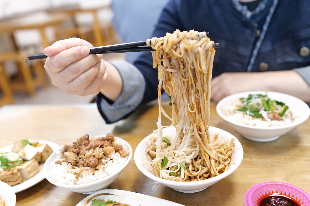 【宜蘭美食推薦】頭城麻醬麵蛤蠣湯宜蘭分店，麻醬控天堂，隱藏版沙茶麵也太猛！ @捲捲頭 ♡ 品味生活