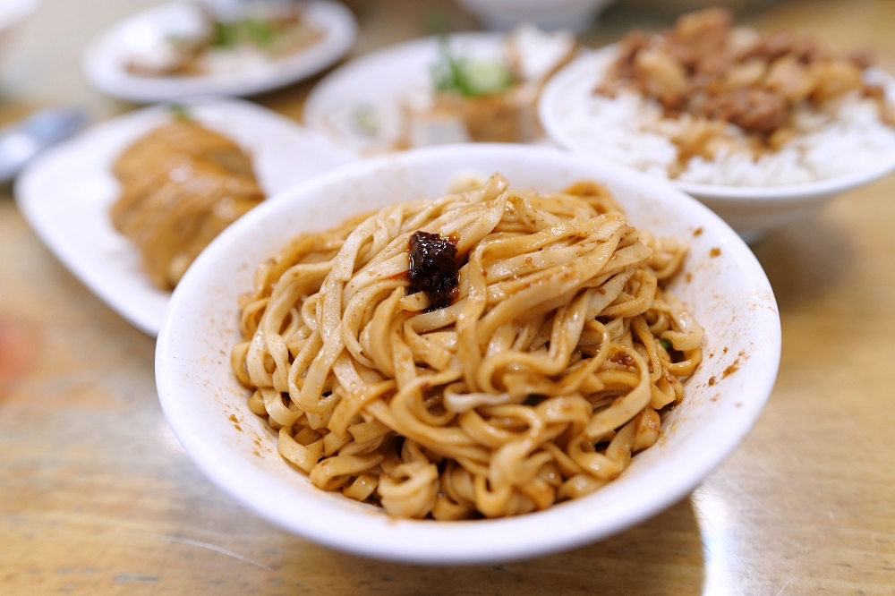 【宜蘭美食推薦】頭城麻醬麵蛤蠣湯宜蘭分店，麻醬控天堂，隱藏版沙茶麵也太猛！ @捲捲頭 ♡ 品味生活