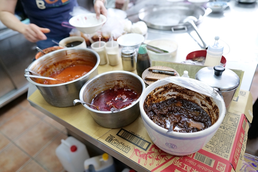 【羅東炸醬麵推薦】炸醬麵香辣夠味超涮嘴，在地吃貨大推蘭陽香辣麵 @捲捲頭 ♡ 品味生活