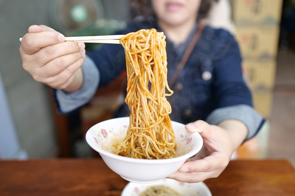 【羅東炸醬麵推薦】炸醬麵香辣夠味超涮嘴，在地吃貨大推蘭陽香辣麵 @捲捲頭 ♡ 品味生活