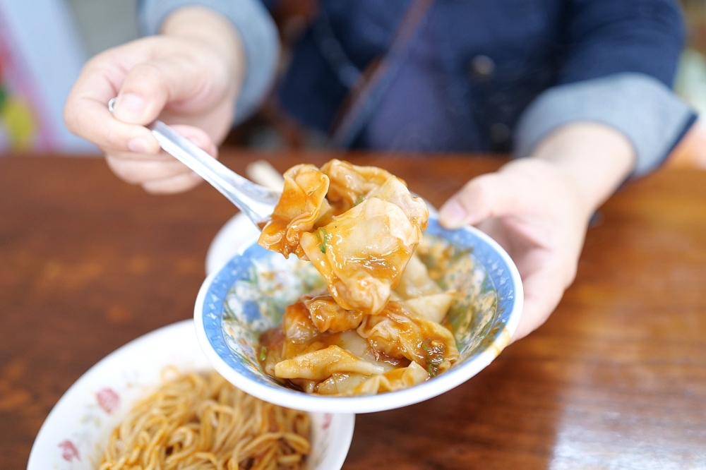 【羅東炸醬麵推薦】炸醬麵香辣夠味超涮嘴，在地吃貨大推蘭陽香辣麵 @捲捲頭 ♡ 品味生活