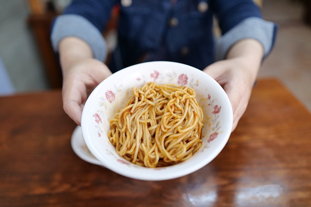 【羅東炸醬麵推薦】炸醬麵香辣夠味超涮嘴，在地吃貨大推蘭陽香辣麵 @捲捲頭 ♡ 品味生活