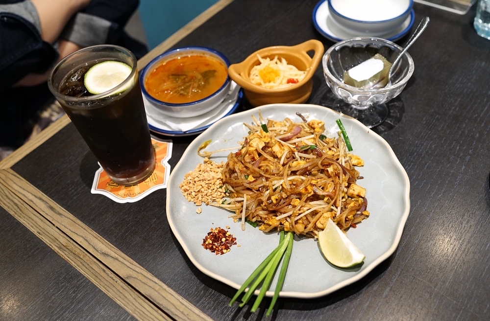 【台北信義A8美食推薦】帕泰家 Baan Phadthai,一個人也能爽吃的米其林泰式料理！ @捲捲頭 ♡ 品味生活