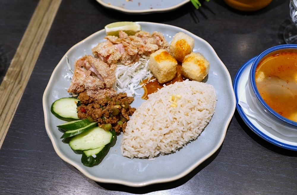 【台北信義A8美食推薦】帕泰家 Baan Phadthai,一個人也能爽吃的米其林泰式料理！ @捲捲頭 ♡ 品味生活