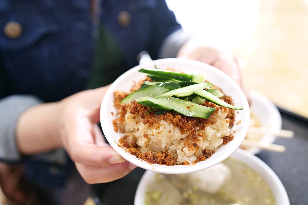 【南方澳美食推薦】蘇澳港廟口廖榮川米糕，一碗米糕配魚丸湯太誘人 @捲捲頭 ♡ 品味生活