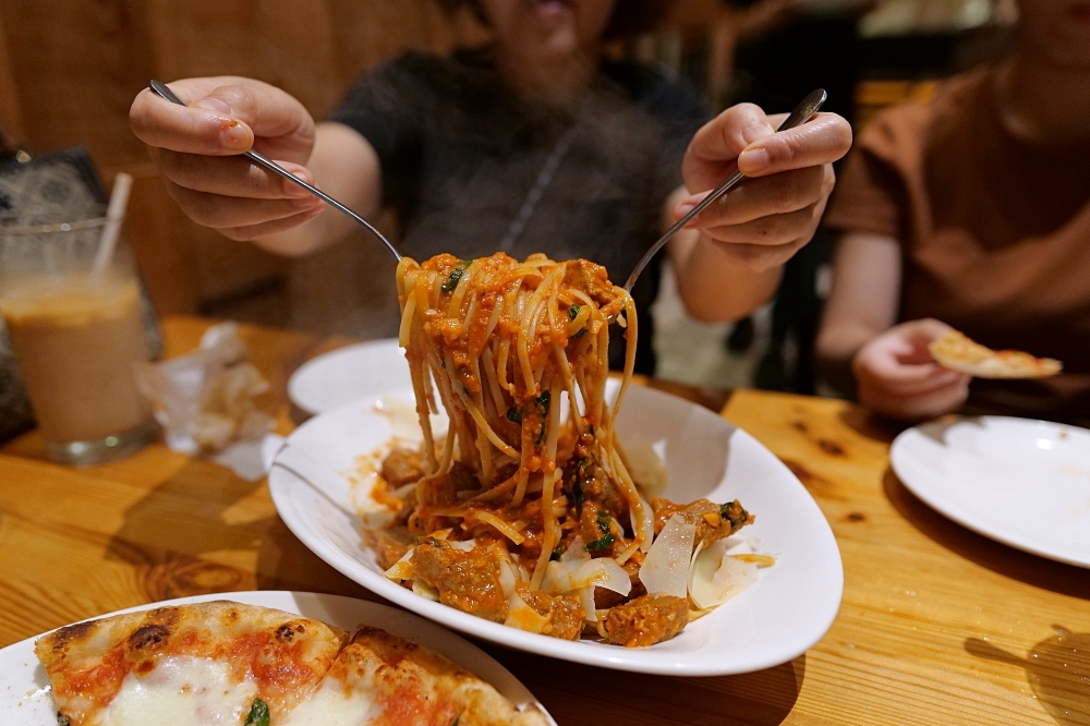 【TAVOLA Pizzeria】宜蘭17年義式老店，用料實在超滿足 @捲捲頭 ♡ 品味生活