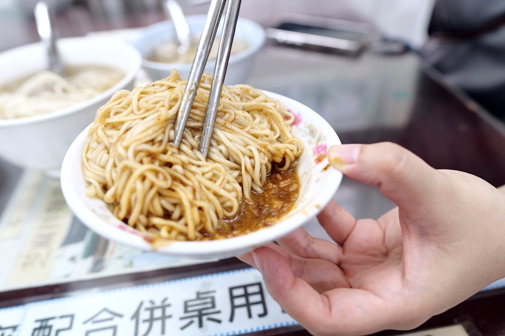 大麵章麻醬麵好吃嗎？宜蘭火車站3分鐘，沙茶麻醬一次吃 @捲捲頭 ♡ 品味生活