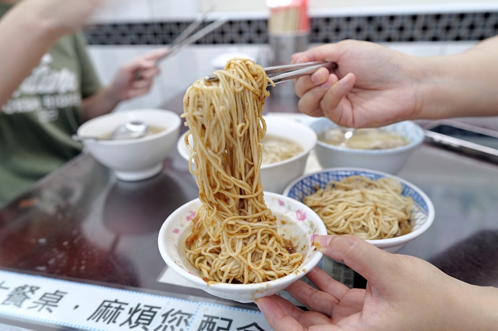 大麵章麻醬麵好吃嗎？宜蘭火車站3分鐘，沙茶麻醬一次吃 @捲捲頭 ♡ 品味生活