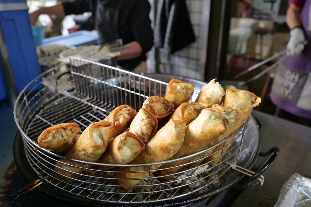 阿琴春捲|宜蘭三星美食推薦:30元銅板價吃超大支炸春捲,還有軟嫩蘿蔔糕 @捲捲頭 ♡ 品味生活 阿琴春捲|宜蘭三星美食推薦:30元銅板價吃超大支炸春捲,還有軟嫩蘿蔔糕 @捲捲頭 ♡ 品味生活