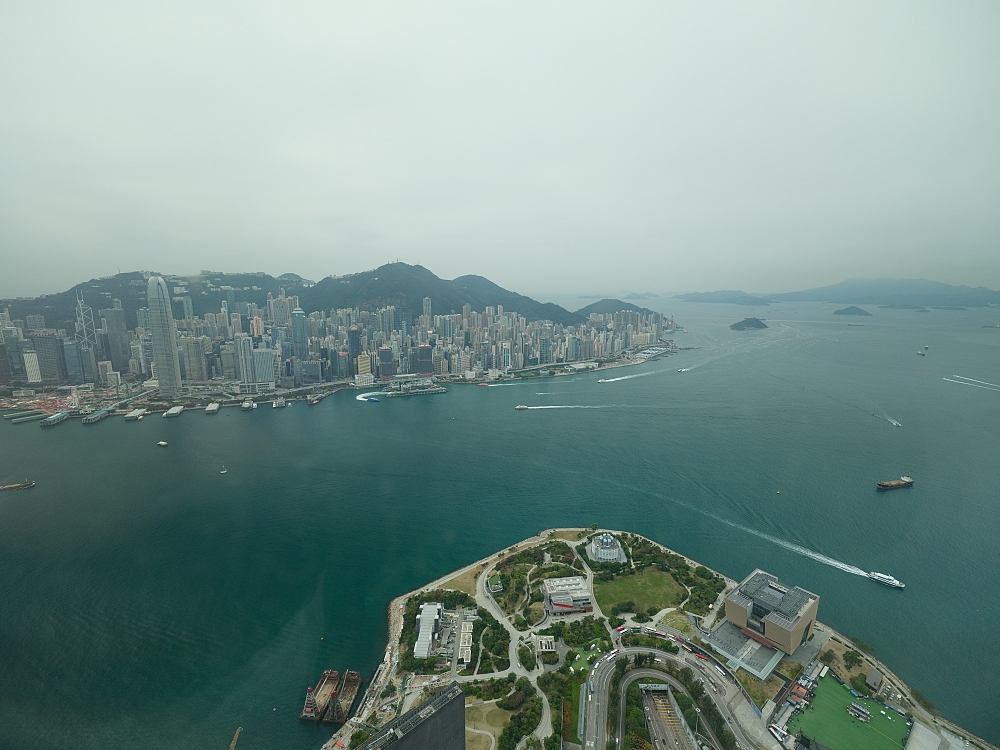 【香港免費景點推薦】西九文化區攻略來了，擁有維港海景、藝術館、大草坪野餐、浪漫日落，交通方便又超好拍，一起來打卡吧！ @捲捲頭 ♡ 品味生活