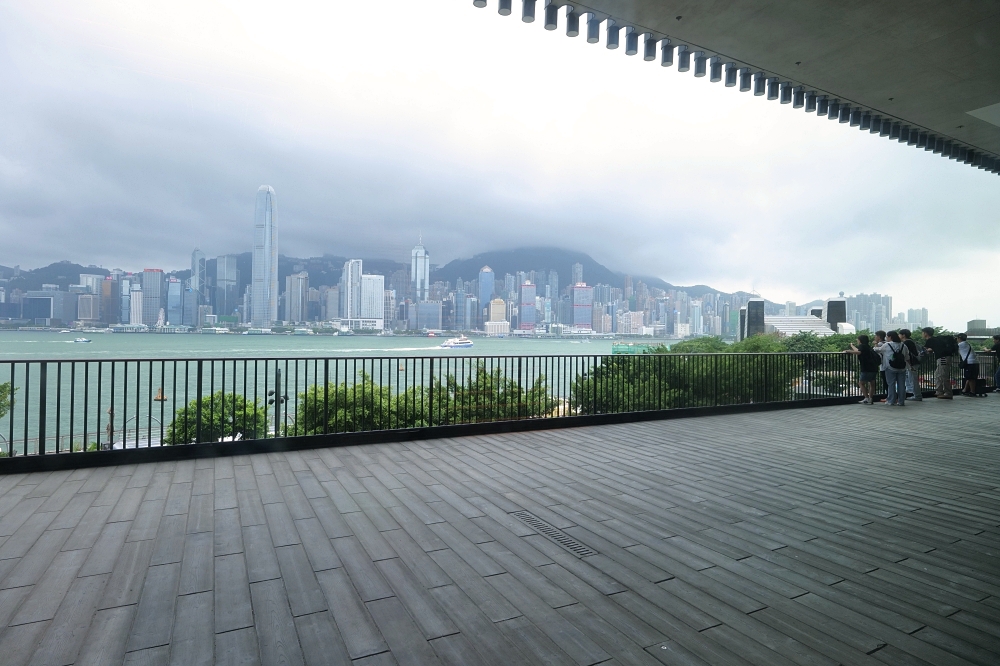 【香港免費景點推薦】西九文化區攻略來了，擁有維港海景、藝術館、大草坪野餐、浪漫日落，交通方便又超好拍，一起來打卡吧！ @捲捲頭 ♡ 品味生活