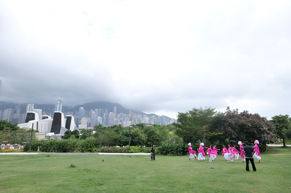 【香港免費景點推薦】西九文化區攻略來了，擁有維港海景、藝術館、大草坪野餐、浪漫日落，交通方便又超好拍，一起來打卡吧！ @捲捲頭 ♡ 品味生活