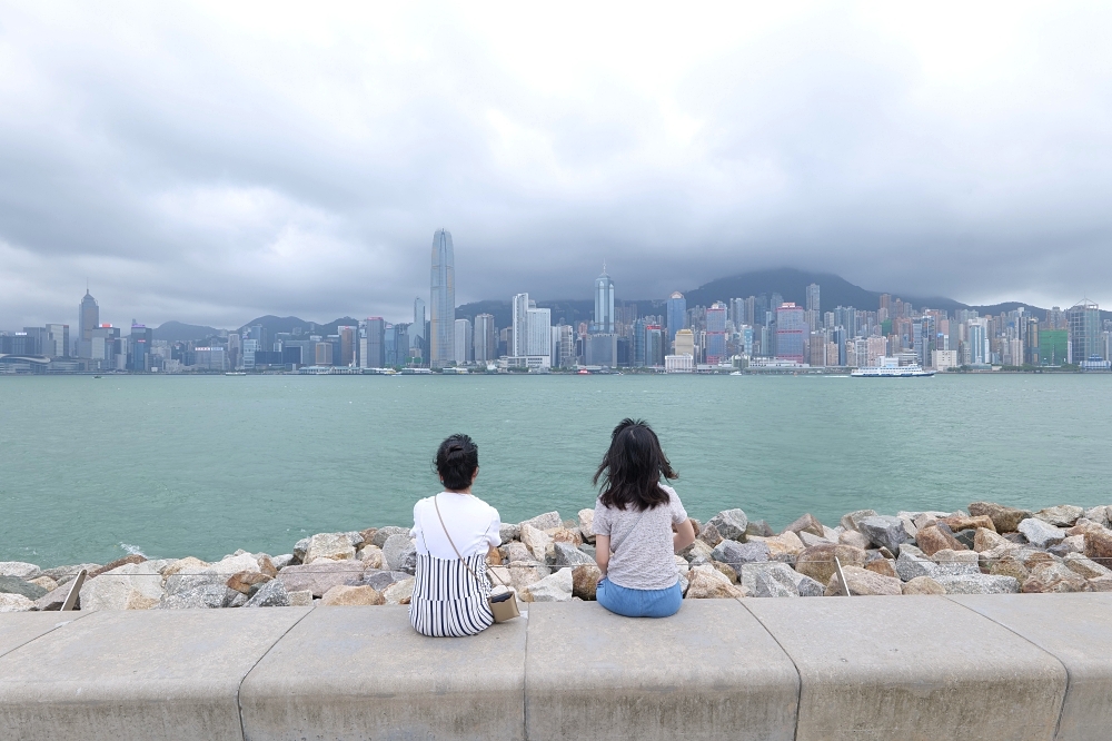 【香港免費景點推薦】西九文化區攻略來了，擁有維港海景、藝術館、大草坪野餐、浪漫日落，交通方便又超好拍，一起來打卡吧！ @捲捲頭 ♡ 品味生活