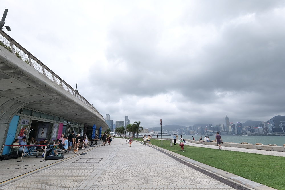 【香港免費景點推薦】西九文化區攻略來了，擁有維港海景、藝術館、大草坪野餐、浪漫日落，交通方便又超好拍，一起來打卡吧！ @捲捲頭 ♡ 品味生活