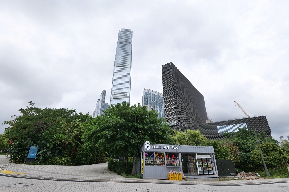 【香港免費景點推薦】西九文化區攻略來了，擁有維港海景、藝術館、大草坪野餐、浪漫日落，交通方便又超好拍，一起來打卡吧！ @捲捲頭 ♡ 品味生活