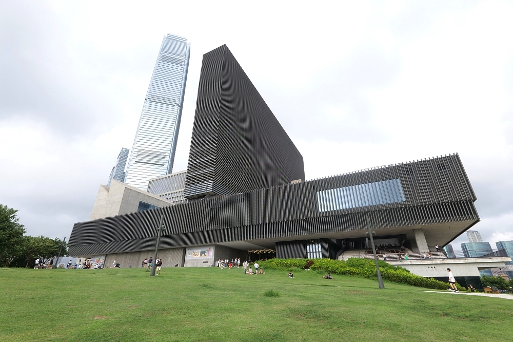 【香港免費景點推薦】西九文化區攻略來了，擁有維港海景、藝術館、大草坪野餐、浪漫日落，交通方便又超好拍，一起來打卡吧！ @捲捲頭 ♡ 品味生活