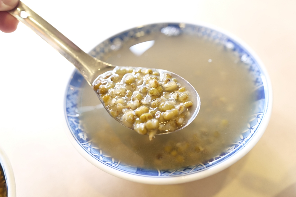 華西街美食必吃｜阿猜嬤甜湯50年古早味，花生牛奶湯超濃郁 @捲捲頭 ♡ 品味生活