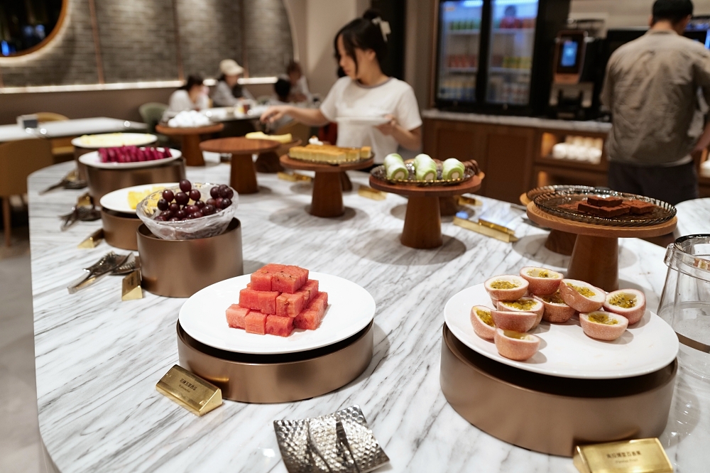 台南吃到飽推薦｜朵頤牛排新光三越小北門店,海陸排餐＋90道自助吧 @捲捲頭 ♡ 品味生活